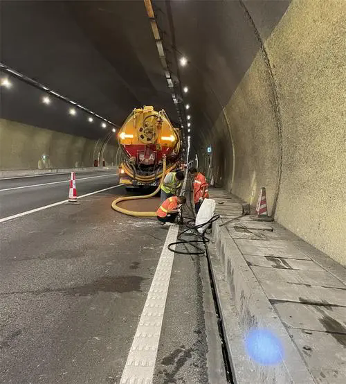 徽州隧道排水渠清淤